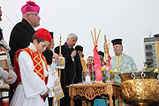 Griechisch-Orthodoxe Metropolie von Deutschland lädt ein: traditionelle Zeremonie der Gewässerweihung für die Isar an der Praterinsel 6.01.2009 (Foto: Ingrid Grossmann)